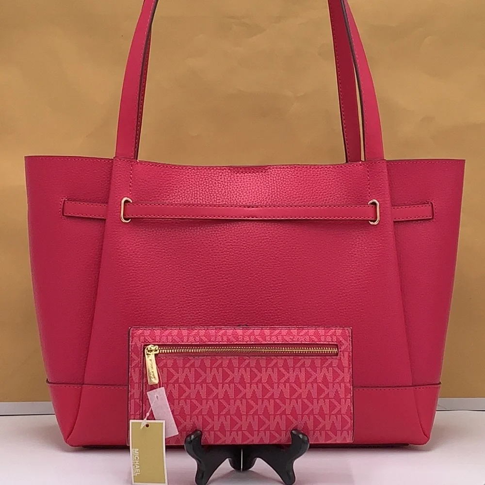 MICHAEL KORS
Reed Large Leather Belted 
Shoulder Handbag & Large
Snap Wallet - Picture 2 of 16